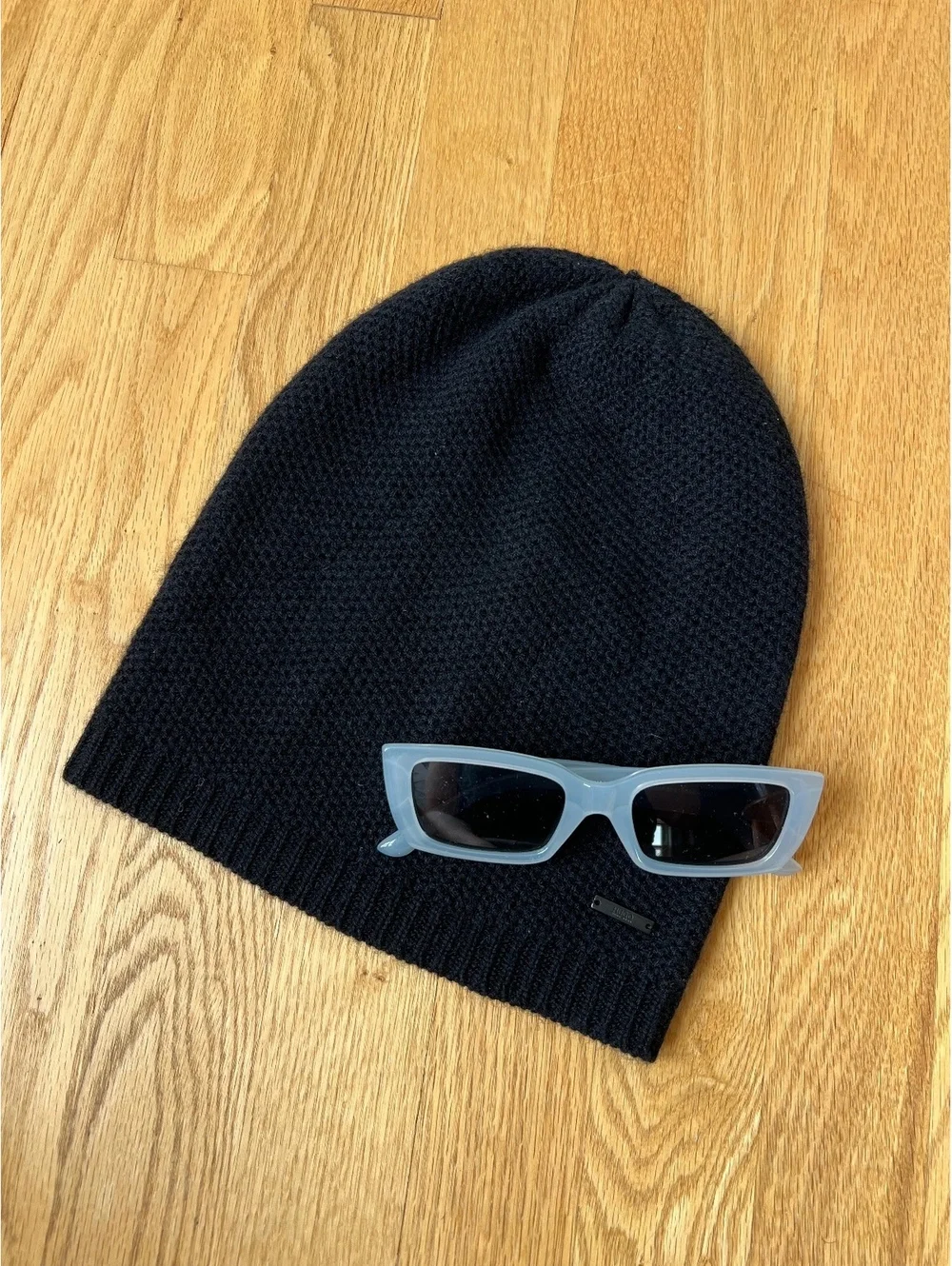 HUGO Hugo Boss 100% Cashmere Black Knit Beanie Hat Metal Logo Unisex